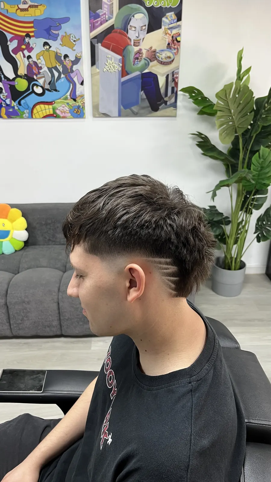 Corte con diseño y degradado, vista de perfil